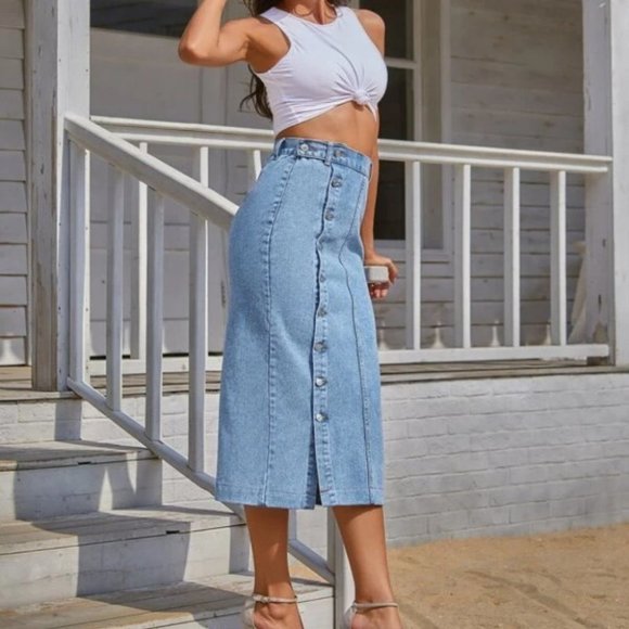 Light Denim Button Detailed Pencil Skirt - Picture 5 of 8